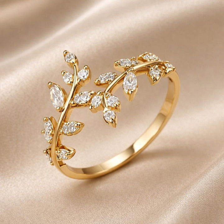 White Gold Vine Ring with Zirconia