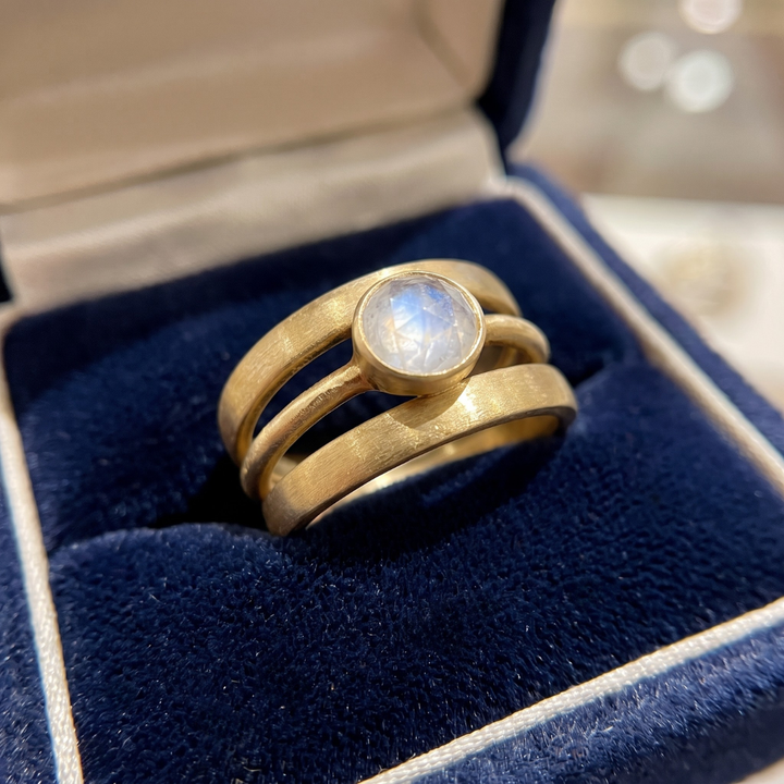 Vintage Gold & Inlaid Moonstone Ring