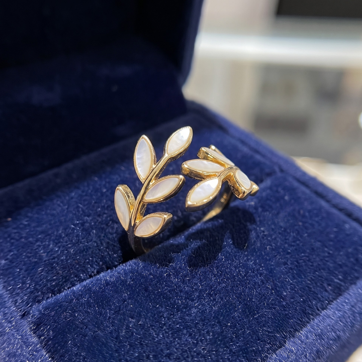 Elegant Leaf Ring