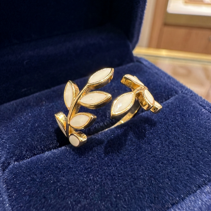 Serene Gold Leaf Ring