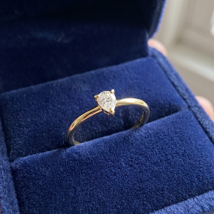 Lova Petite Crystal Ring