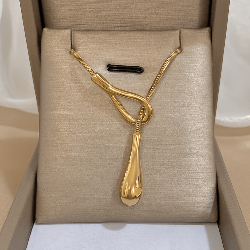 Vintage white gold necklace with drop pendant