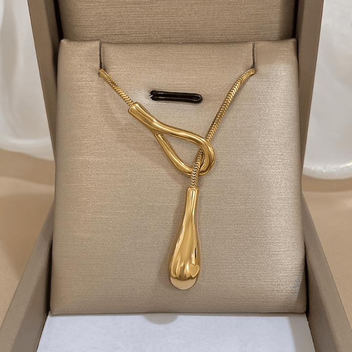 Vintage white gold necklace with drop pendant