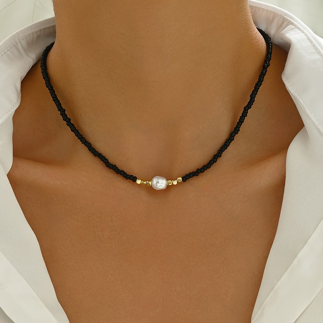Minimal Pearl Necklace