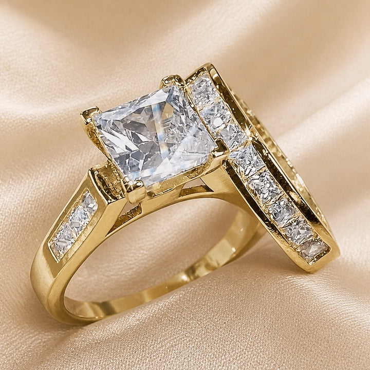 Collection with white gold ring and square zirconia