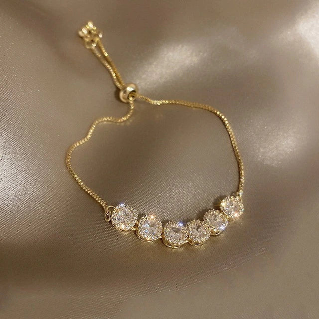 Adjustable luxury bracelet with zirconias in gold