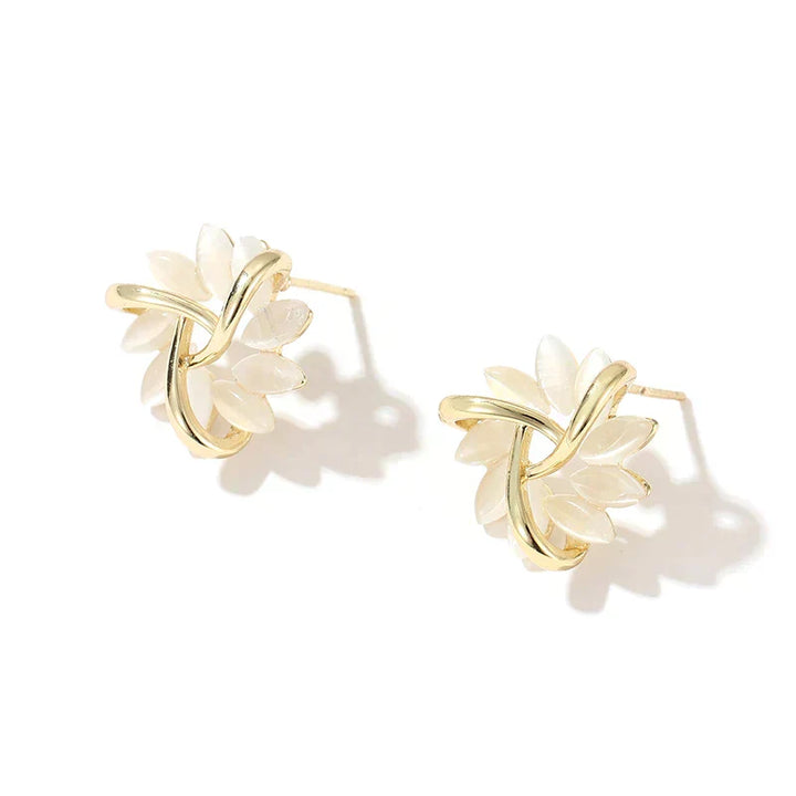 Hoop earrings with opal flowers in gold