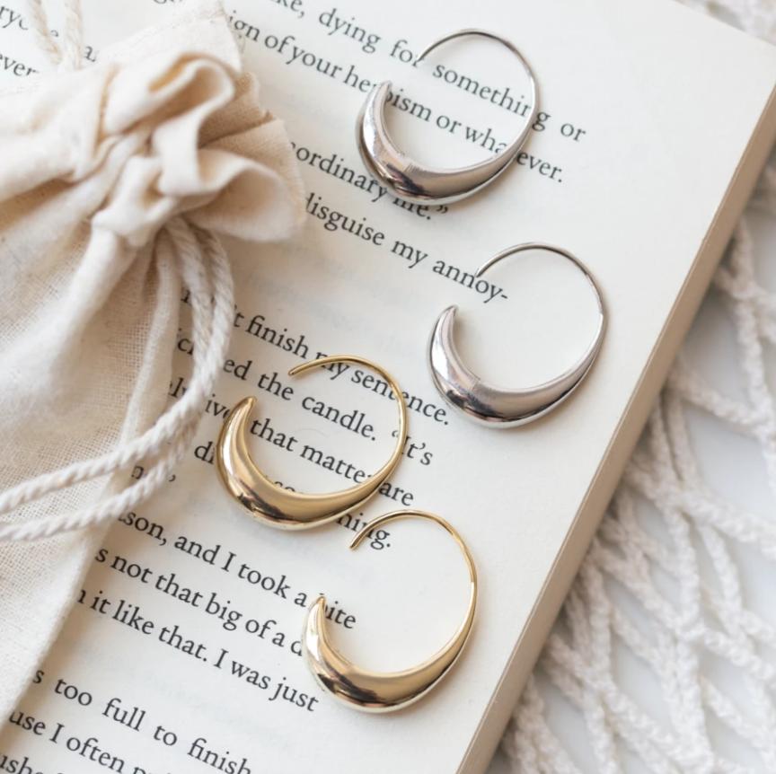 Luxury earrings in gold and silver