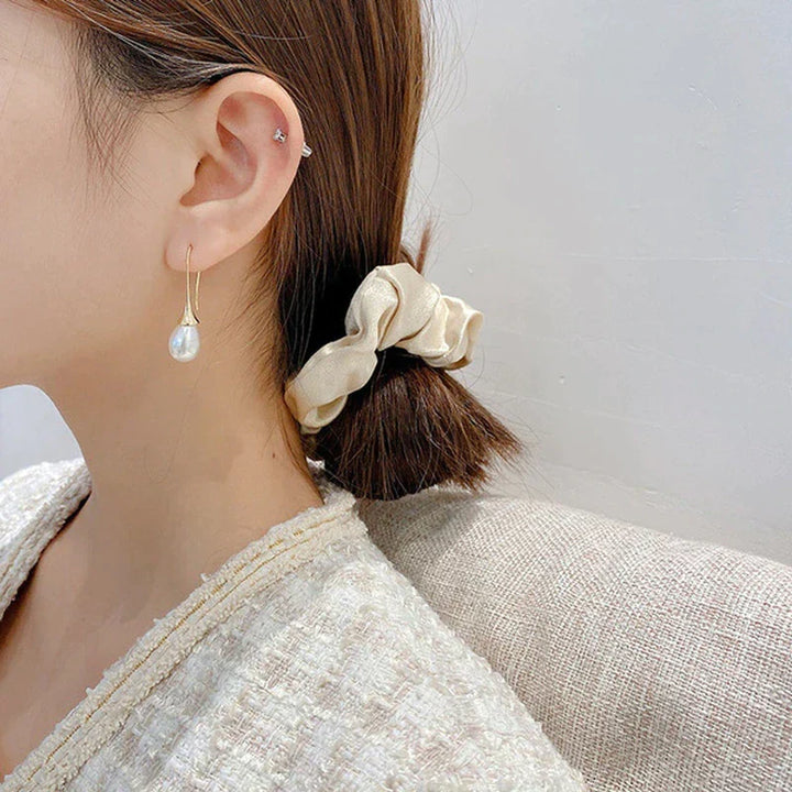 Drop earrings with pearls