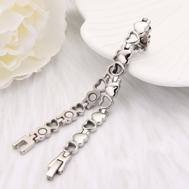 Refined white gold bracelet with heart-shaped charm