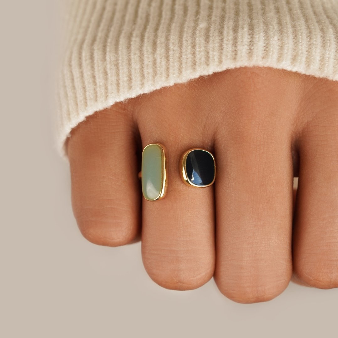 Aquamarine embrace ring