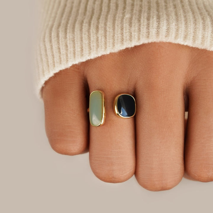 Aquamarine embrace ring