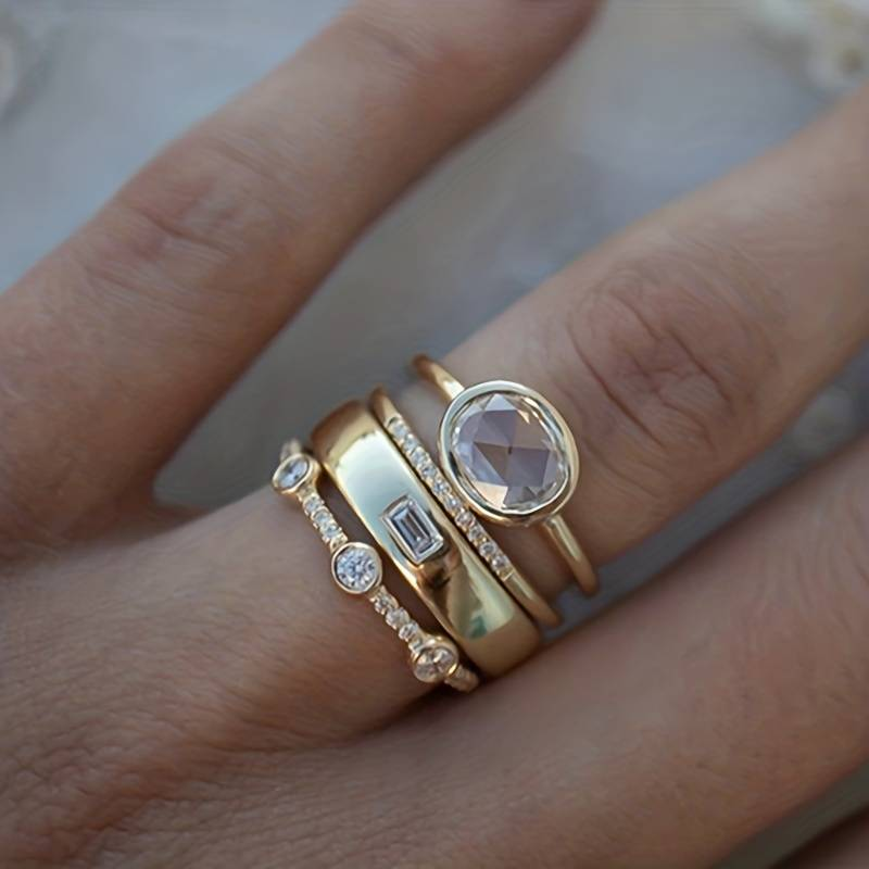 Vintage Ring in Gold and Zirconia