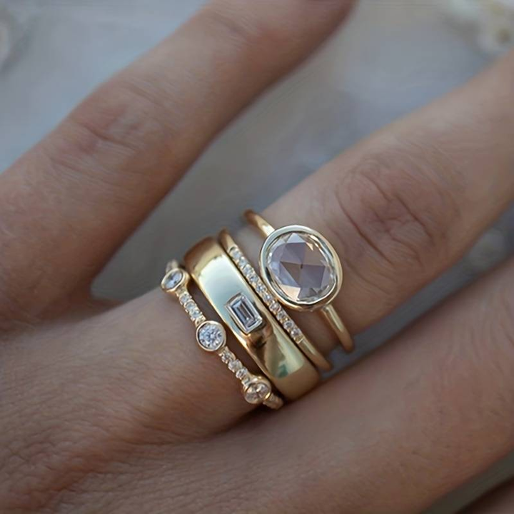 Vintage Ring in Gold and Zirconia