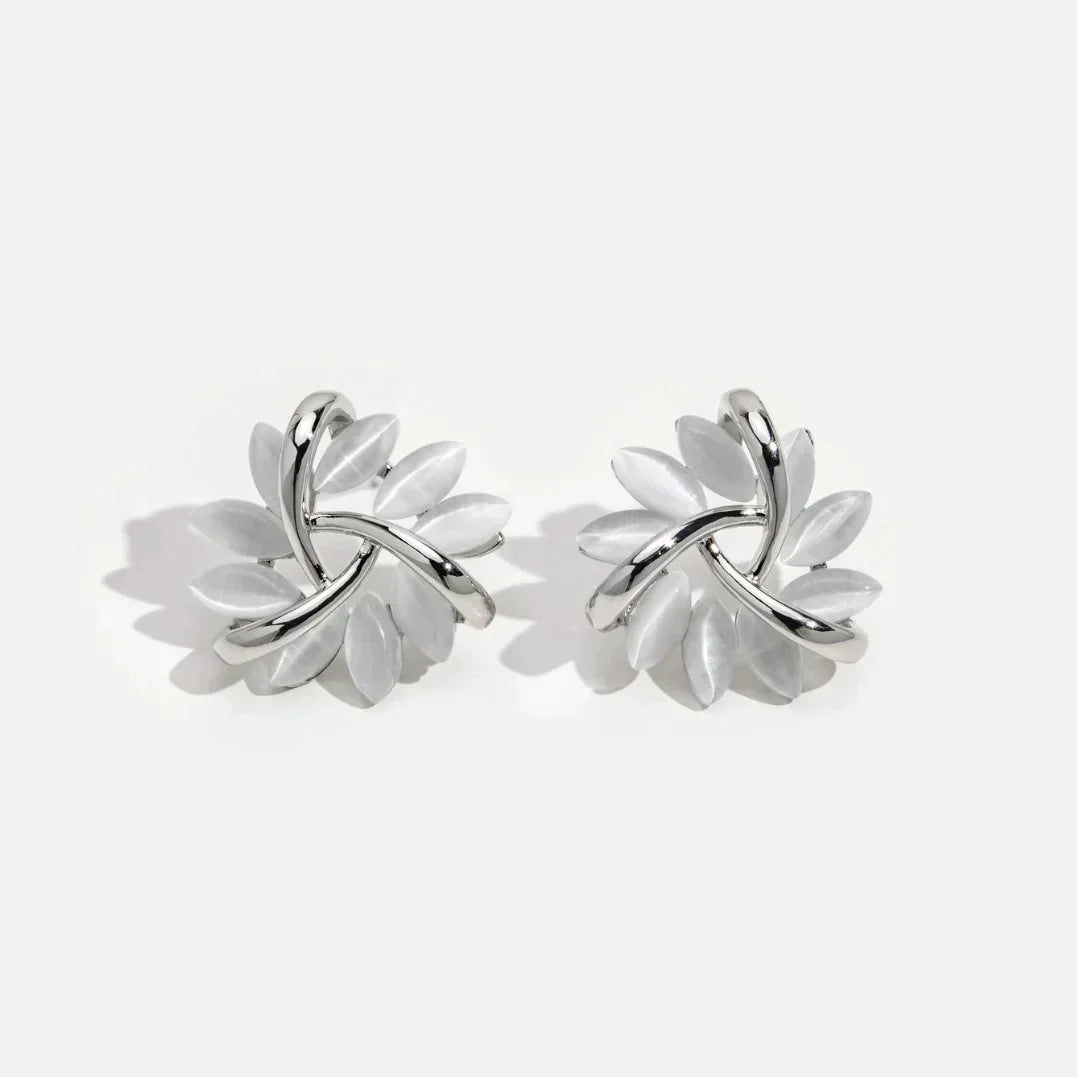 Hoop earrings with opal flowers in gold
