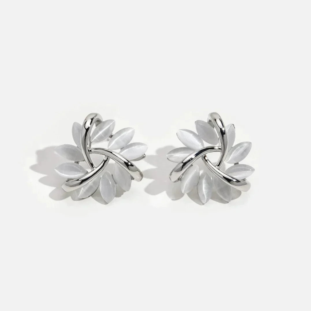 Hoop earrings with opal flowers in gold