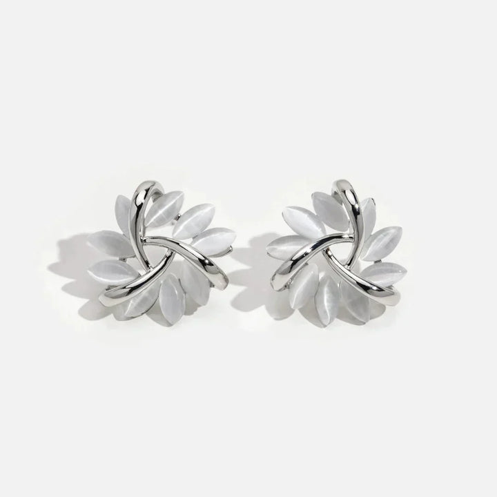 Hoop earrings with opal flowers in gold