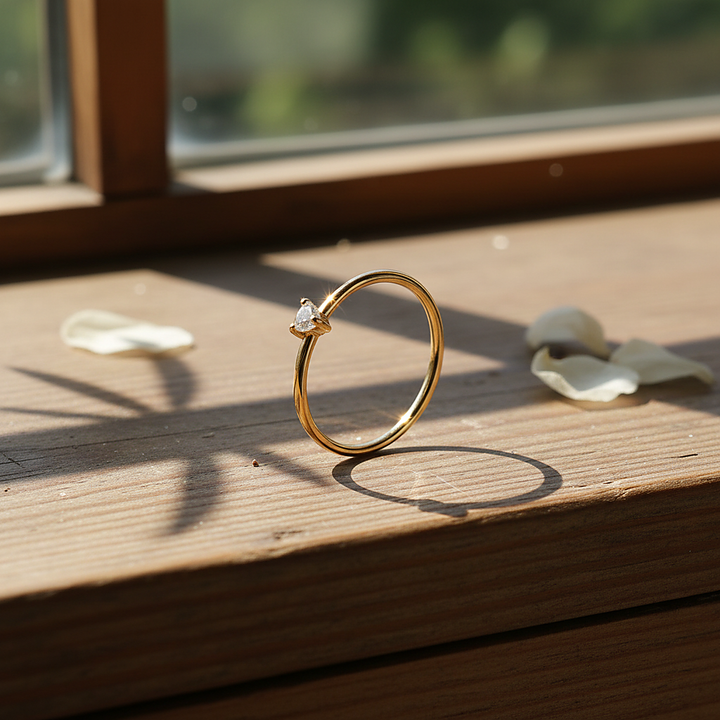 Lova Petite Crystal Ring